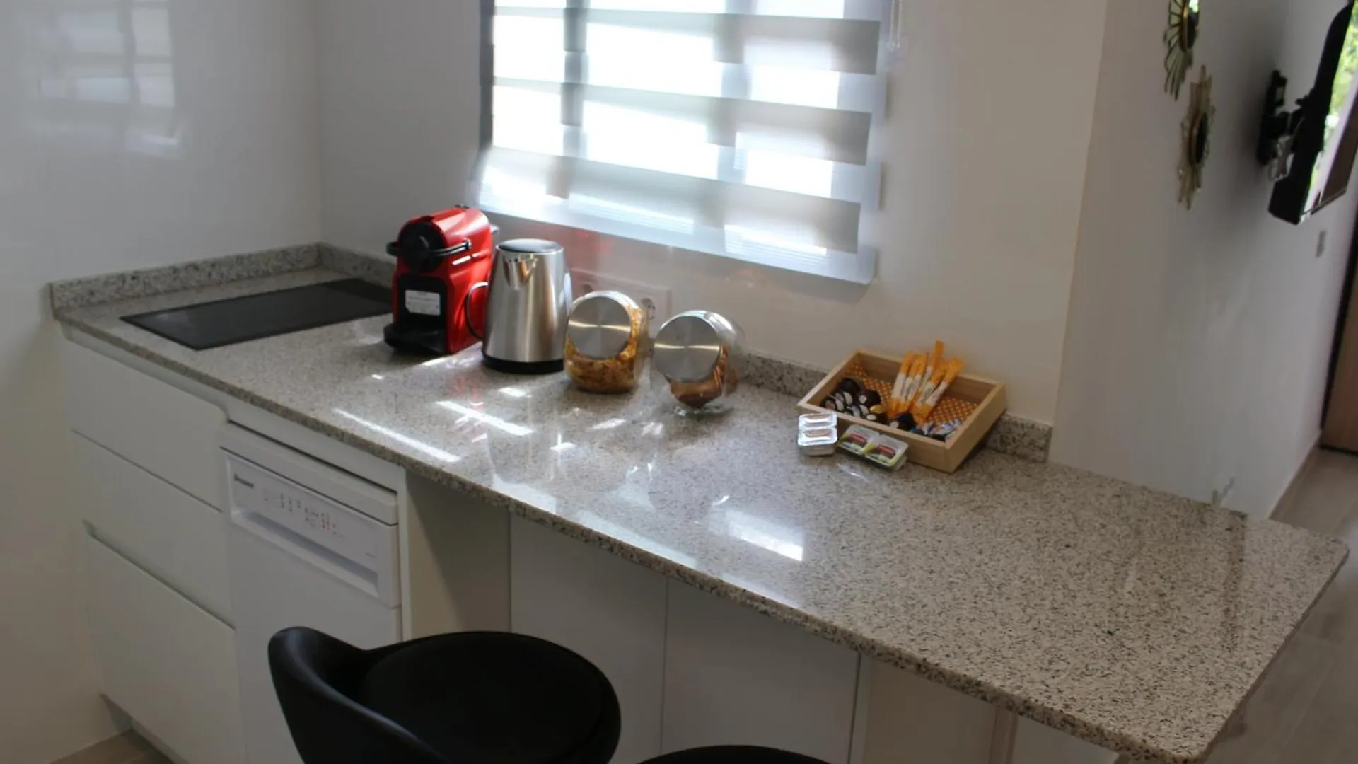 Renovated Mikky Studio Close Beach Marbella Apartamento
